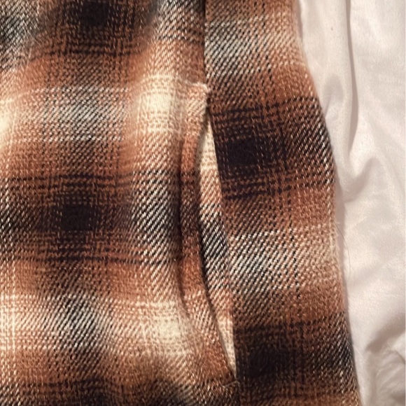 Shacket - Picture 2 of 3